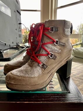 Sorel Leather Blake Boots in great condition